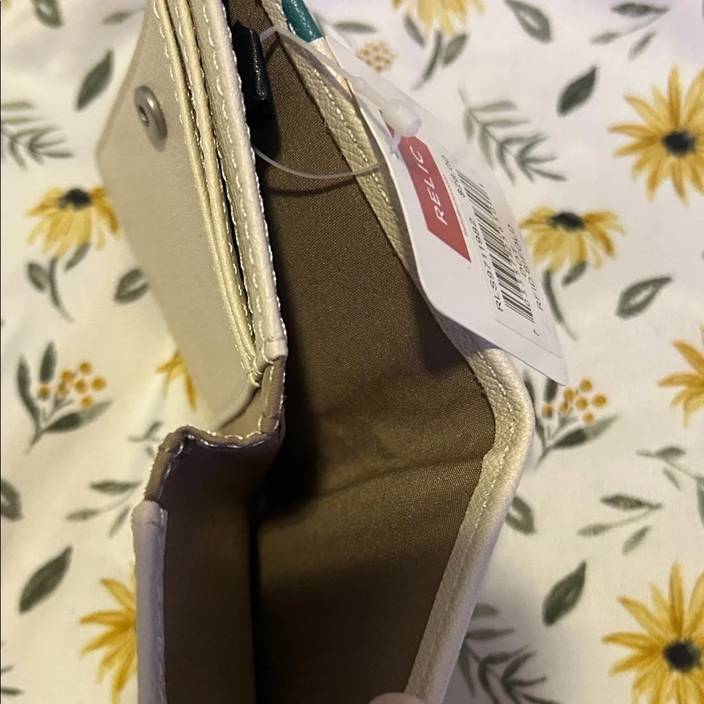 NWT Relic Cream Multicolor Polka Dot Bifold Card Holder